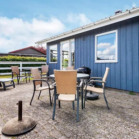 Two-bedroom Holiday In 7